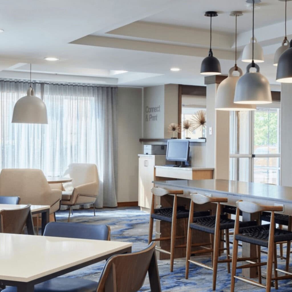 Carousel Image 3 (min 800x800px, max 1500x1500px)