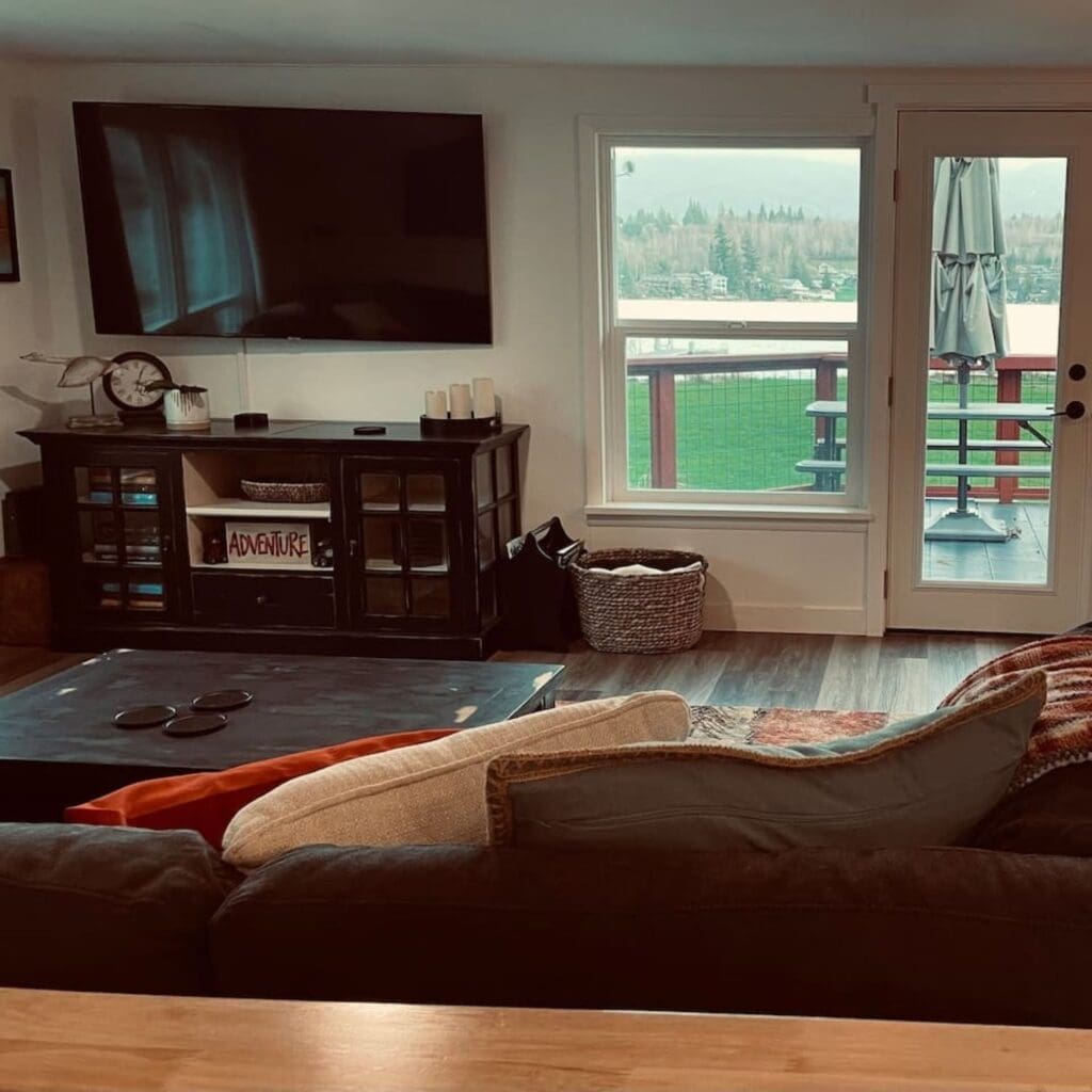 The Baker View Lake House Image