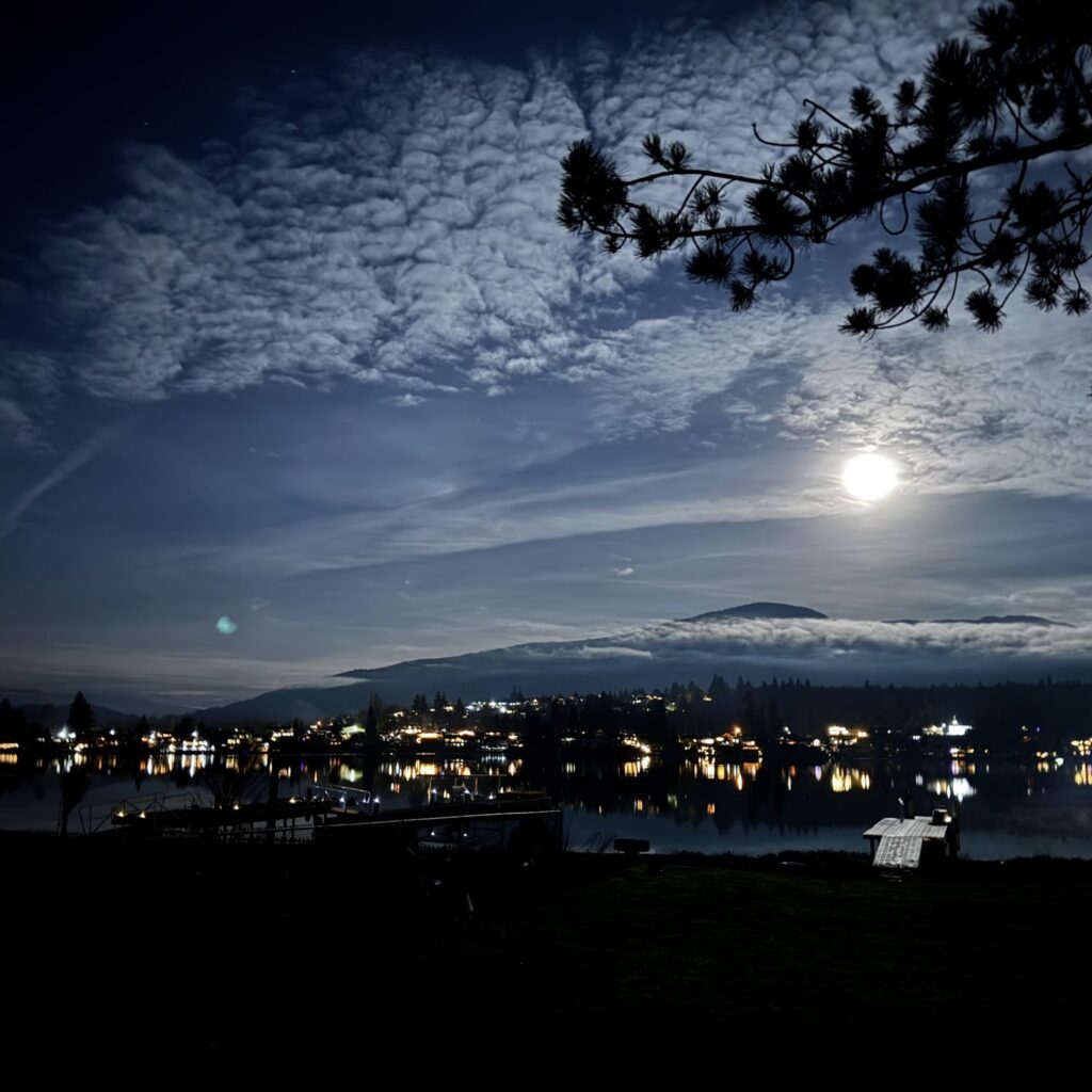 The Baker View Lake House Image