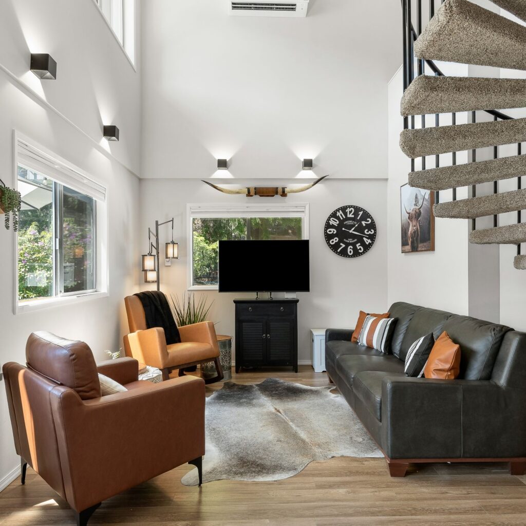 Stylish Escape at Lake Cavanaugh Image